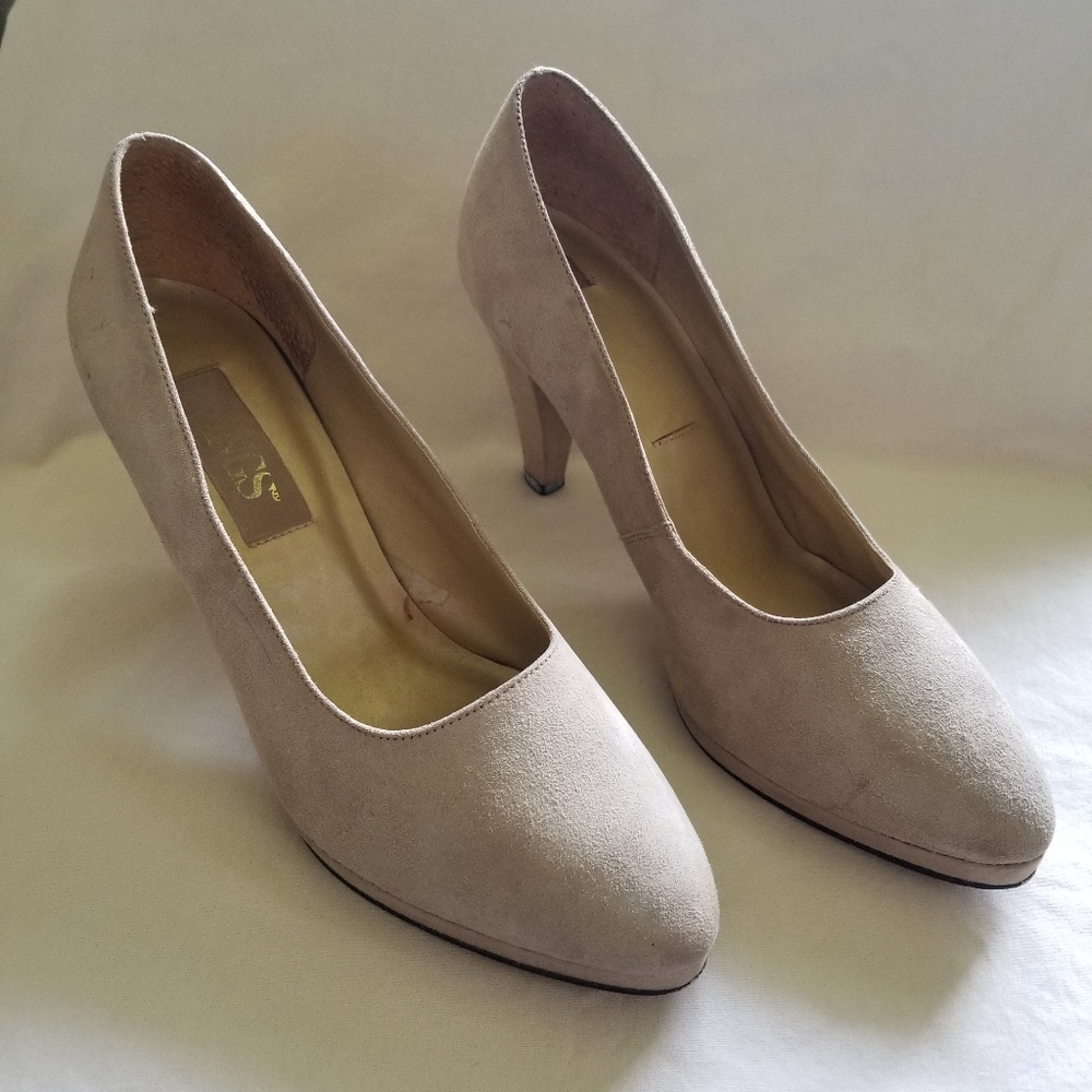 High heel pumps